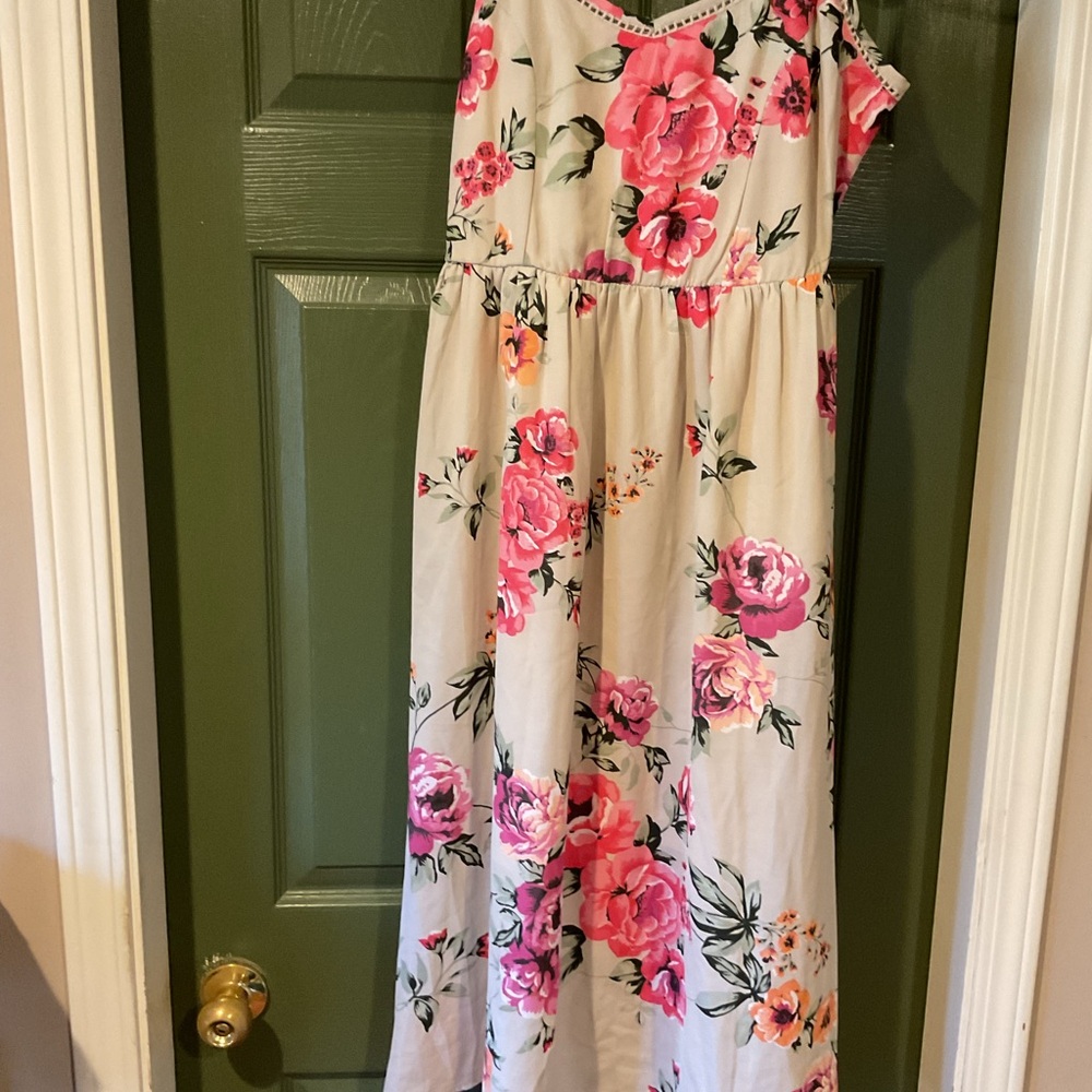 Floral ladies Dress in Pink and Cream size large beautiful for summer